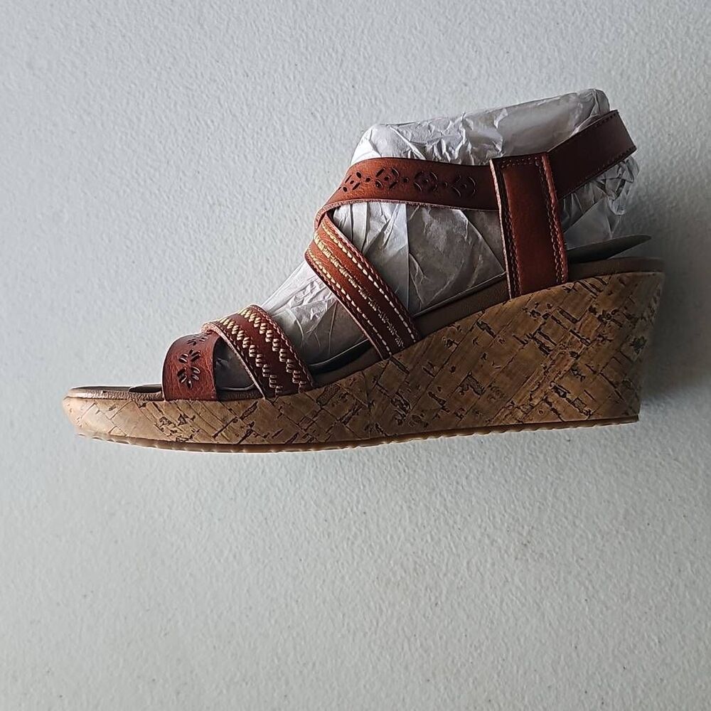 New Sketchers Beverlee Wedge After Delicate glow in Luggage, Size 7 - Picture 4 of 7
